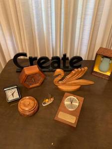 lot 2040 image: Assorted home home decor