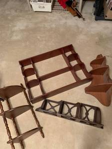 lot 2055 image: Assorted shelf decor