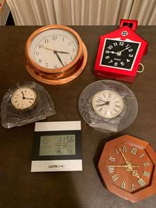 lot 2056 image: Assorted clocks