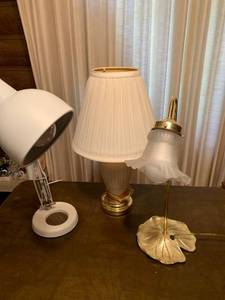 lot 2058 image: Assorted lamps