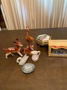lot 2060 image: Small home Decor
