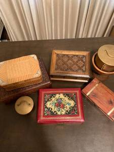 lot 2061 image: Assorted boxes