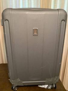lot 2064 image: Suitcase 28 x 20