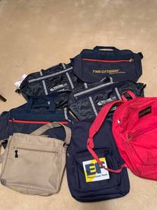lot 2068 image: Assorted travel bags