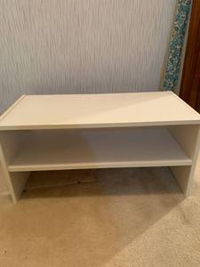 lot 2073 image: Small shelf 11 x 24