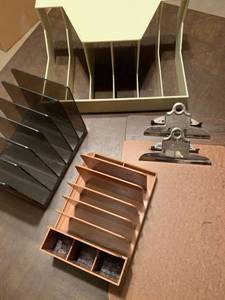 lot 2080 image: Assorted office items