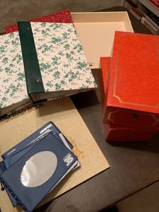 lot 2081 image: Scrapbooks and photo albums