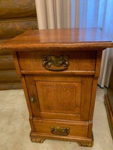 lot 2083 image: Oak storage cabinet