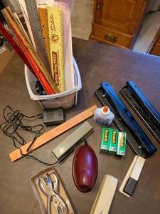 lot 2116 image: Miscellaneous office supplies