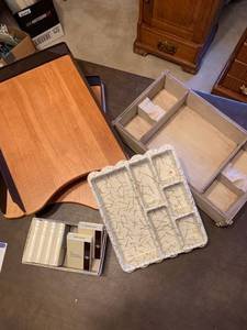lot 2118 image: Assortment of office trays and banks