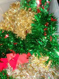 lot 2121 image: Assortment of Christmas garland