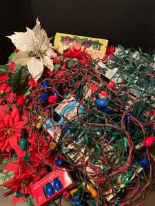 lot 2123 image: Assorted Christmas lights And flowers