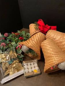 lot 2125 image: Assorted Christmas decor