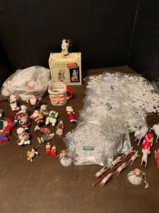 lot 2145 image: Christmas decor