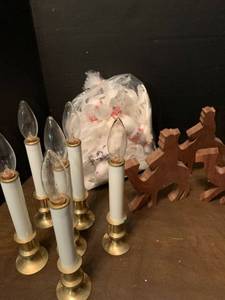 lot 2150 image: Christmas decor