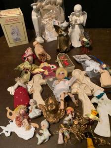 lot 2153 image: Christmas decor
