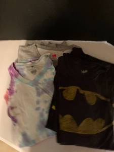lot 2164 image: T-shirts and sweatshirt large and extra-large