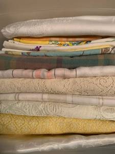 lot 2166 image: Assorted tablecloth�s