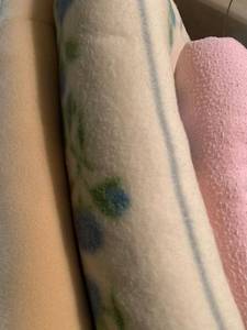 lot 2172 image: Blankets