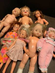 lot 2189 image: Lot of dolls