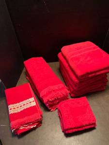lot 2192 image: Red bath towels hand towels and washcloths
