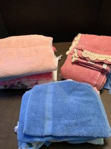 lot 2196 image: Bath towels and hand towels