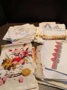 lot 2198 image: Kitchen towels and small table cloths