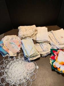 lot 2202 image: Kitchen towels napkins table runner and potholders