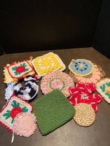 lot 2204 image: Potholders and trivets