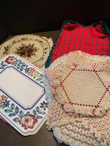lot 2207 image: Assorted Placemats