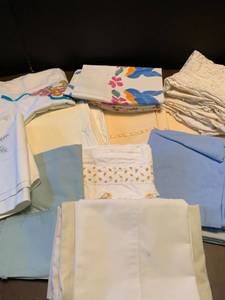 lot 2210 image: Assortment of pillowcases
