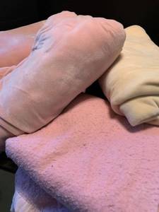 lot 2219 image: Assorted blankets
