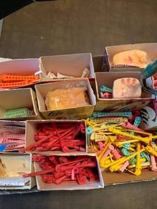 lot 2248 image: Assorted curlers