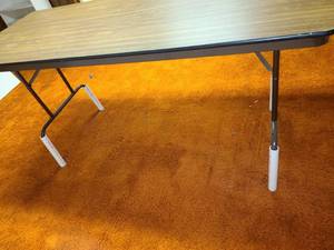 lot 3039 image: 6 Ft. Collapsible Table