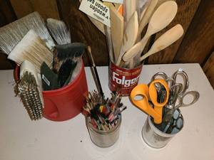 lot 3093 image: Artist Supplies. Scissors, Paint Brushes and Wooden Spoons