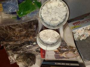lot 3104 image: Artist Supplies. Embossed Paper Supplies, Feathers, Sea Shells, and other items