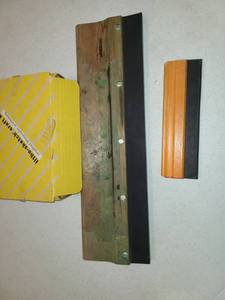lot 3105 image: Artist Supplies. Litho Sketch Craft Kit and 2 Squeegee