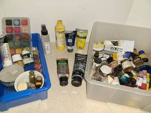lot 3211 image: Miscellaneous Paints. Oils, Acrylic. etc...