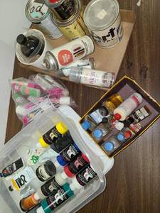 lot 3212 image: Miscellaneous Paints