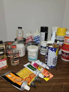 lot 3217 image: Miscellaneous Painting Supplies and Paint