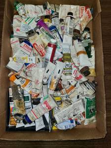 lot 3219 image: Artist Oil Colors Many many Colors