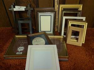 lot 3244 image: 17 pcs. Frames. Various Sizes, Mostly under 10