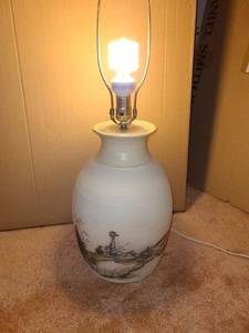lot 3315 image: Table Top Lamp. No Lamp Shade. WORKS