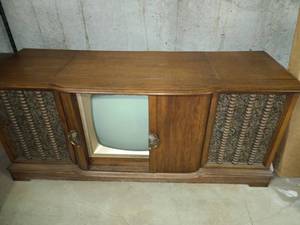 lot 3405 image: RETRO Console T.V. and Stereo 28 x 66 x 21