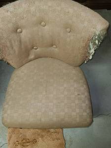 lot 3407 image: Retro Chair. Needs Reupholstered.
