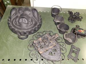 lot 3417 image: Cast Iron. Pig Mold, Trivet. and other Miscellaneous items