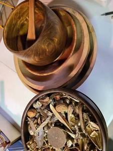 lot 3421 image: 5 Wooden Bowls and Nut Bowl