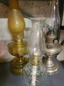 lot 3423 image: 3 Oil Lamps