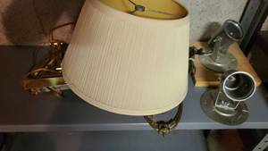 lot 3425 image: Light Fixtures and parts