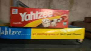 lot 3428 image: Yahtzee games 2 Total